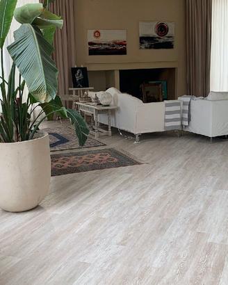 Pavimento vinilico SPC resistente a graffi e acqua