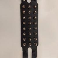 Bracciale in pelle con borchie