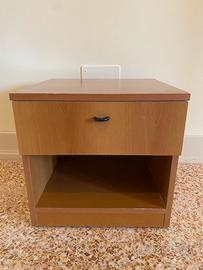 Comodino in legno cuiaro con cassetto e vano