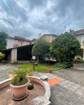Soluzione indipendente con ampio giardino