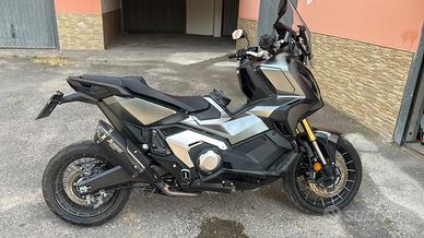 X adv 750
