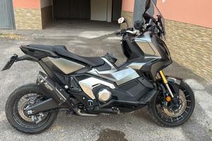 X adv 750