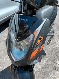 Scooter 50 KYMCO STUPENDO NERO E ARANCIO