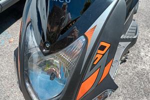 Scooter 50 KYMCO STUPENDO NERO E ARANCIO