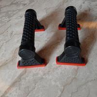 maniglie per flessioni (push-up bars).