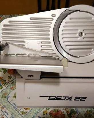 Affettatrice elettrica beta 22