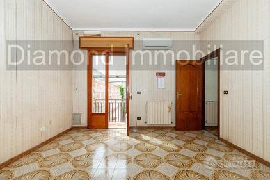 Casa singola con 2 terrazze e cortile a Riposto
