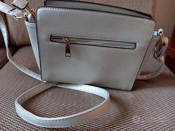 borsa color grigio chiaro