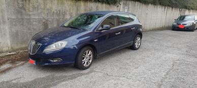 Autovettura Lancia Delta 1.6