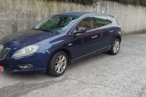 Autovettura Lancia Delta 1.6