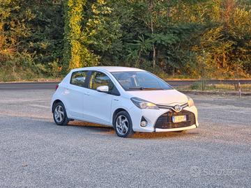 Toyota Yaris 1.5 Hybrid 5 porte Active E6B Automat