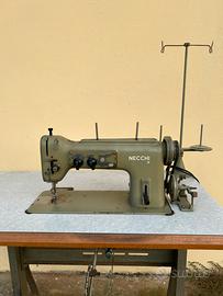Macchina da cucire industriale NECCHI
