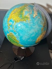 Mappamondo illuminato vintage d'epoca