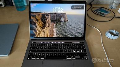 MacBook Pro M1 2020 con alimentatore 