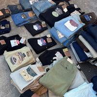 Fondo magazzino stock abbigliamento uomo