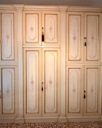 Armadio in legno massello – €300