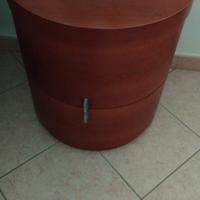 Coppia di comodini in legno noce massello