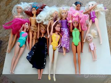 lotto di bambole barbie etc