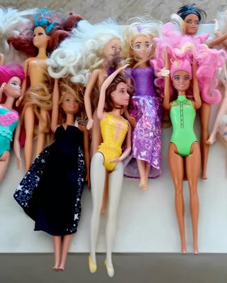 lotto di bambole barbie etc
