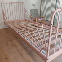 letto allungabile Ikea rosa in ferro battuto 