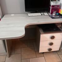 scrivania e cassettiera