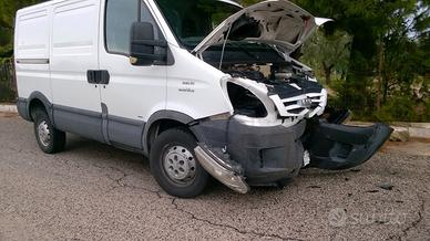 ricambi iveco daily 29l11 anno 2013 mini van
