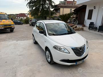 Lancia y