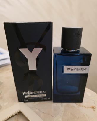 l'Eau de Parfum Intense della linea maschile Y di