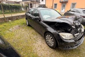 Mercedes classe c incidentata
