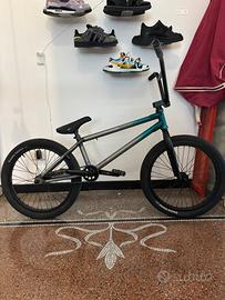 BMX Subrosa Salvador Pari al nuovo.