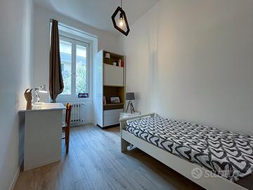 Luminosa stanza singola vicino al centro da ago