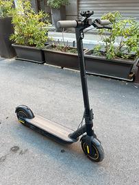 Monopattino elettrico Ninebot Segway G30 Max