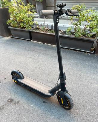 Monopattino elettrico Ninebot Segway G30 Max