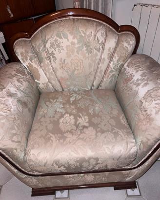 Poltrona Classica in Legno Damascato.