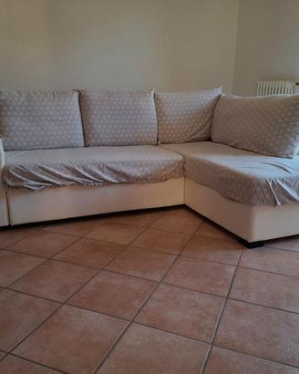 Divano a L chaise longue con carrello estraibile