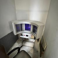 Frigo e lampada abbronzante