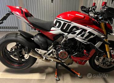 ducati street fighter V4