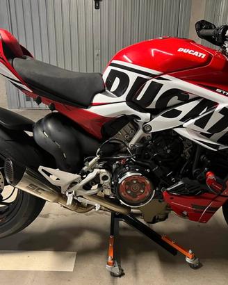 ducati street fighter V4