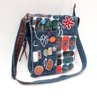 Borsa in jeans con inserti in pelle e patchwork