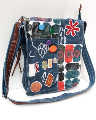 Borsa in jeans con inserti in pelle e patchwork