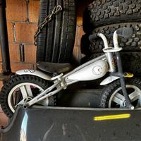 Bicicletta senza pedali con freno bambino