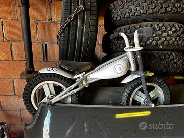 Bicicletta senza pedali con freno bambino