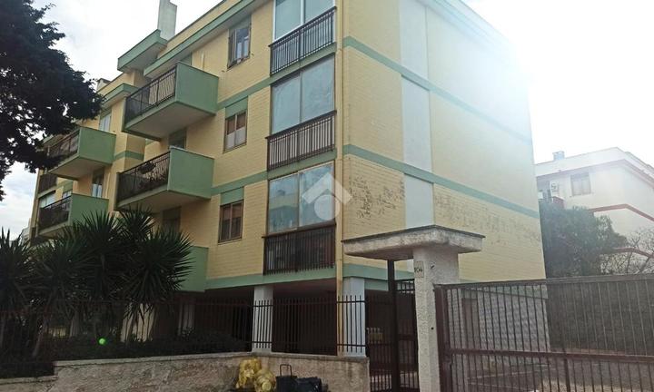 4 LOCALI A MOLA DI BARI