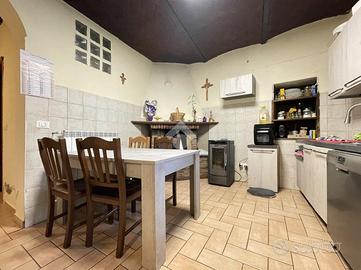 CASA SEMINDIPENDENTE A CIVITELLA IN VAL DI CHIANA