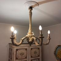 Lampadario in legno scolpito