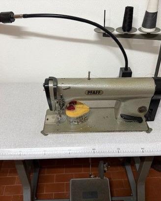 macchina da cucire industriale PFAFF usata