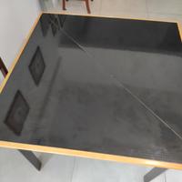 Tavolo da soggiorno o cucina