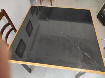 Tavolo da soggiorno o cucina