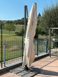 Ombrellone e dondolo da giardino
