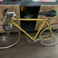 Bicicletta singola marcia artigianale e vintage